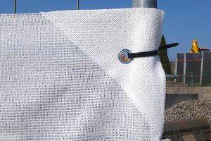 Werfhekgaas 150g/m² met bevestigingsogen op de hoeken
