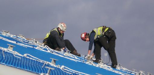 Des filets de sécurité adaptés font la différence entre la vie et la mort sur le chantier.